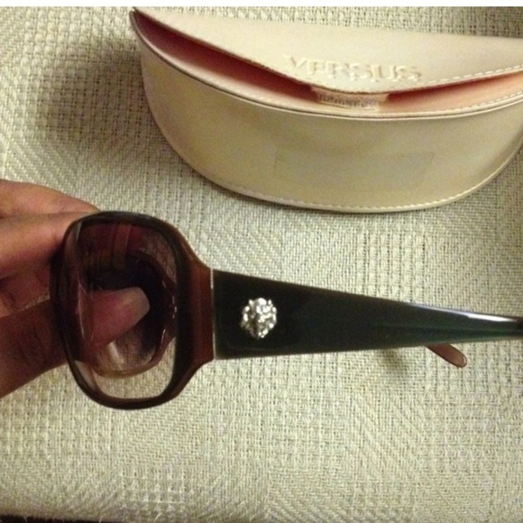 Versus by Versace Sunnies - Picture 3 of 3
